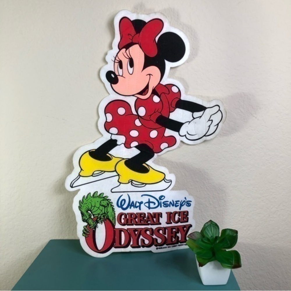 Walt Disney Minnie Mouse Great Ice Odyssey Felt Sign Vintage 1982 Pennant